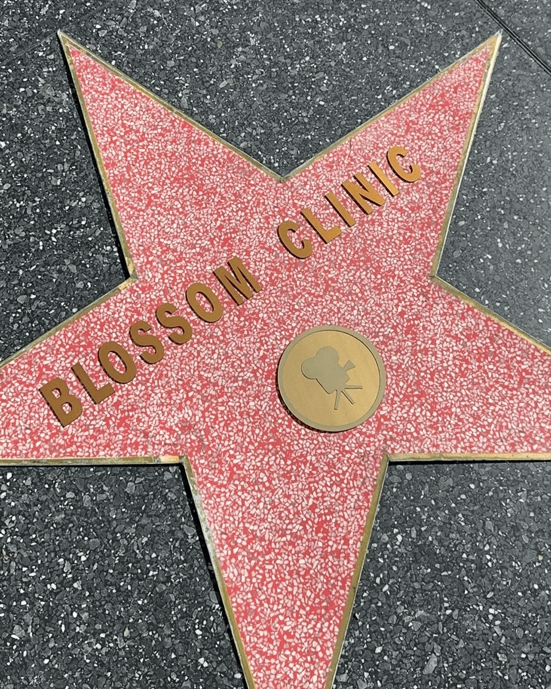 Estrela promocional com o nome Blossom Clinic em Hollywood